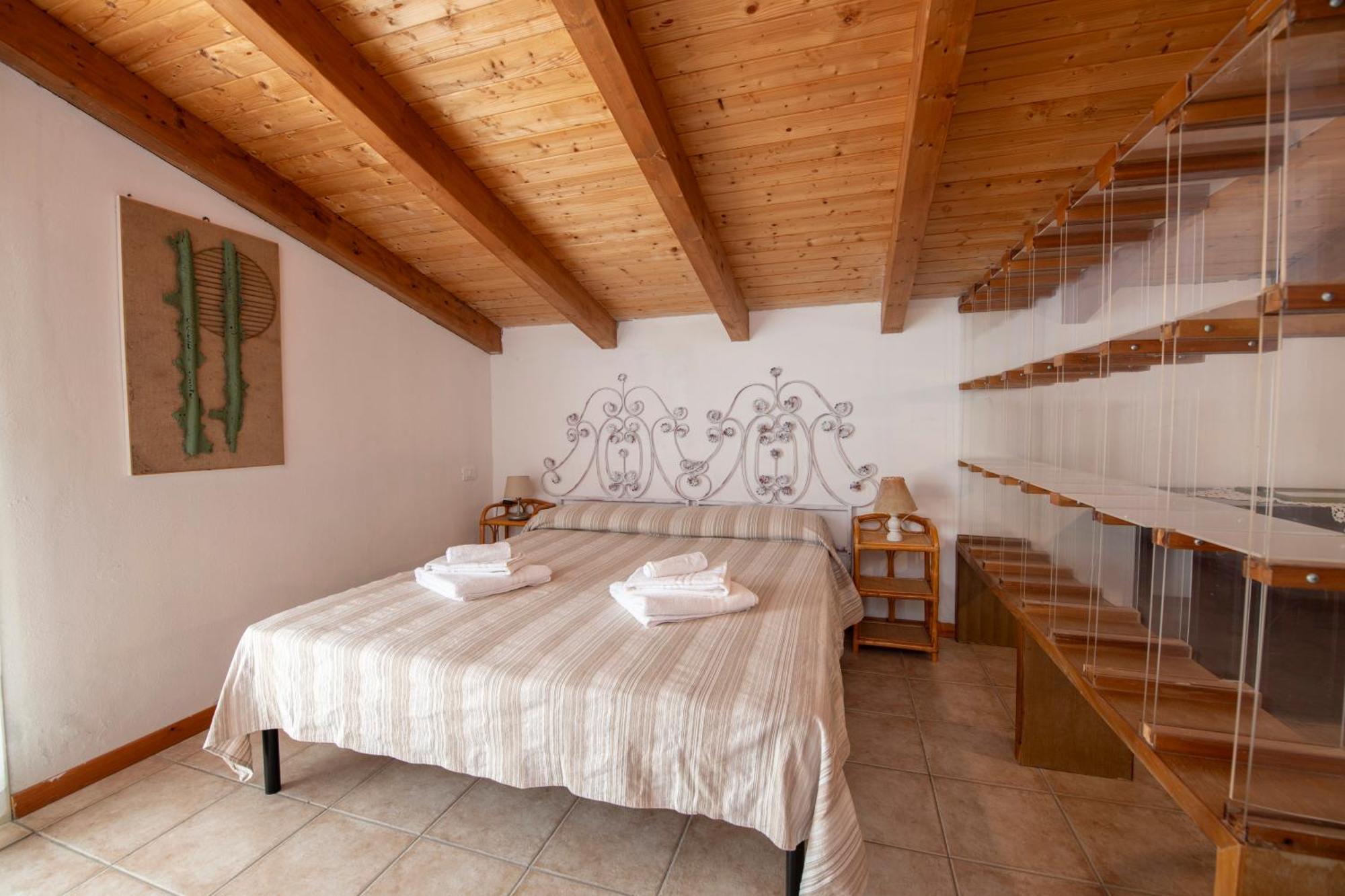 211 - Appartamento Acacia, Terrazza Giardino E Piscina Carro Екстер'єр фото