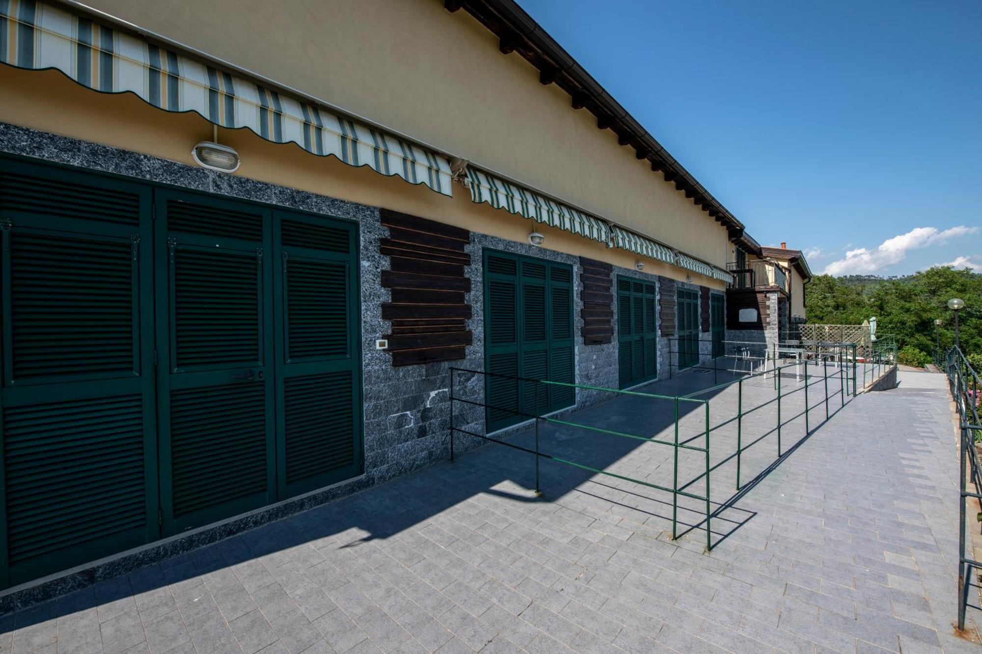 211 - Appartamento Acacia, Terrazza Giardino E Piscina Carro Екстер'єр фото