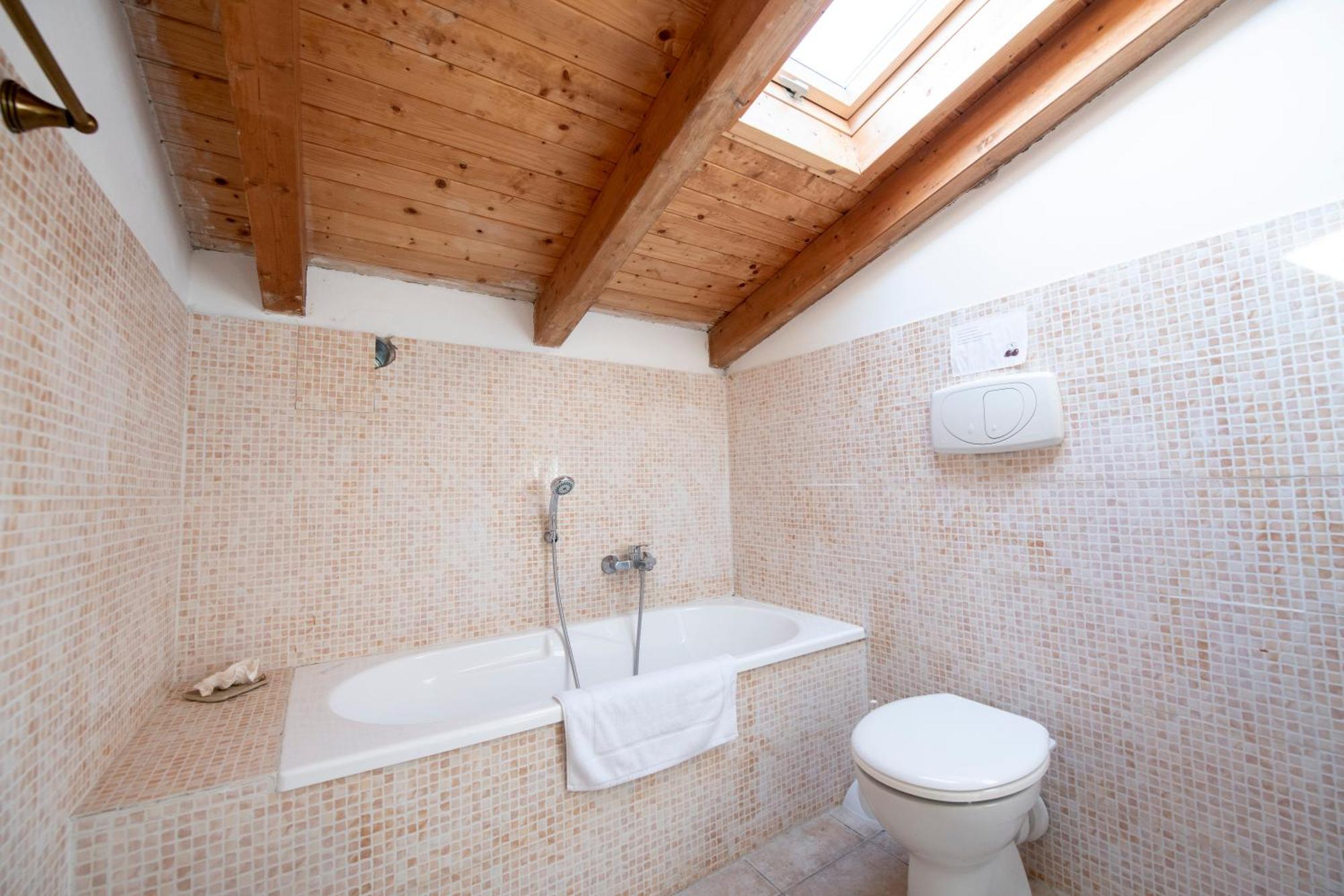 211 - Appartamento Acacia, Terrazza Giardino E Piscina Carro Екстер'єр фото