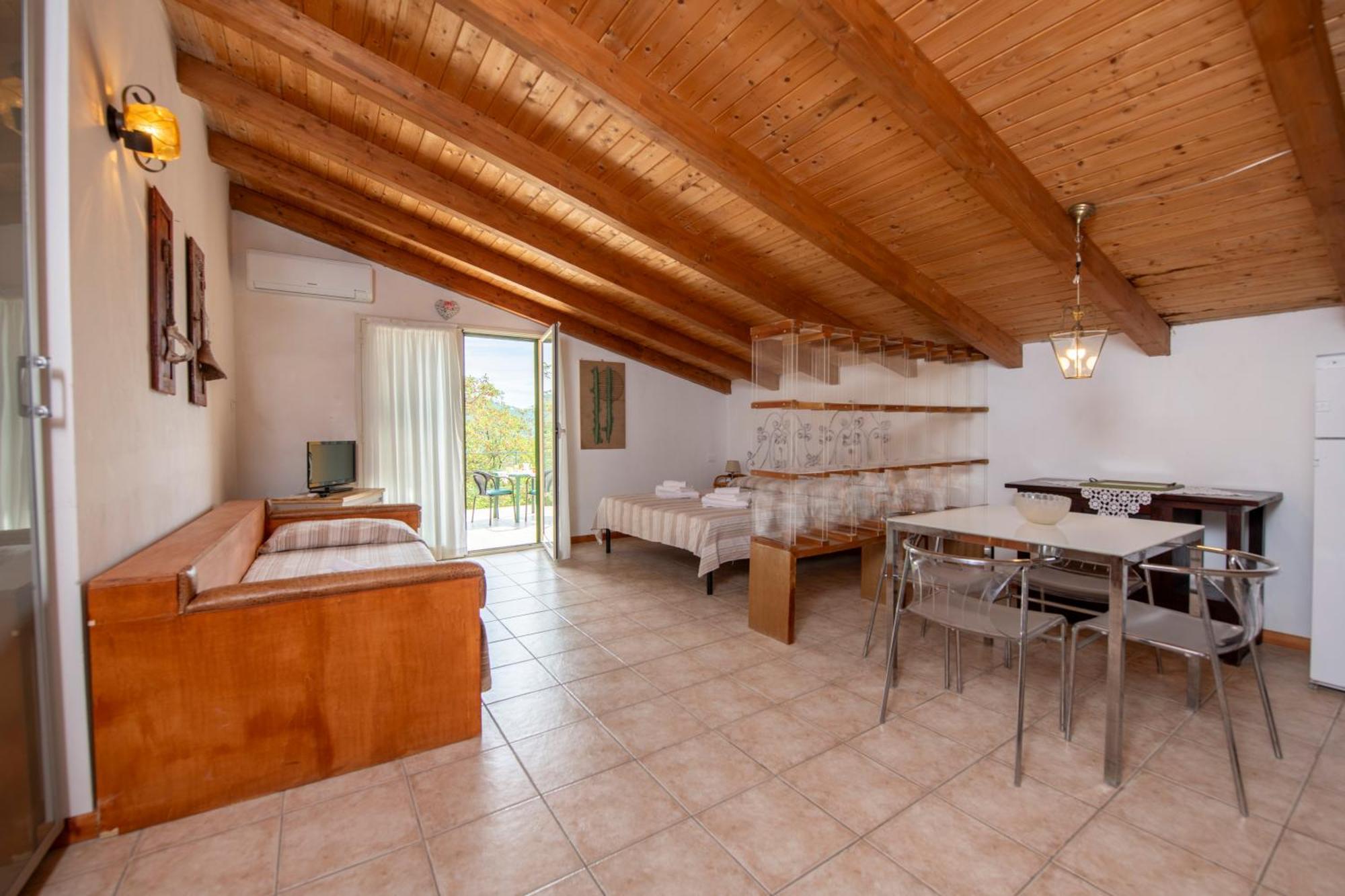 211 - Appartamento Acacia, Terrazza Giardino E Piscina Carro Екстер'єр фото