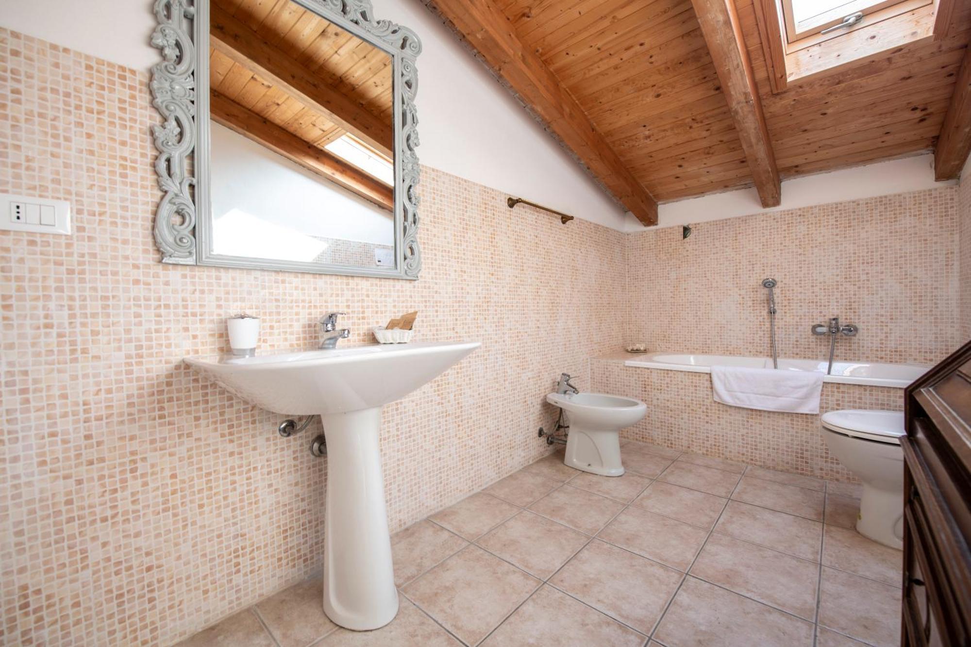 211 - Appartamento Acacia, Terrazza Giardino E Piscina Carro Екстер'єр фото